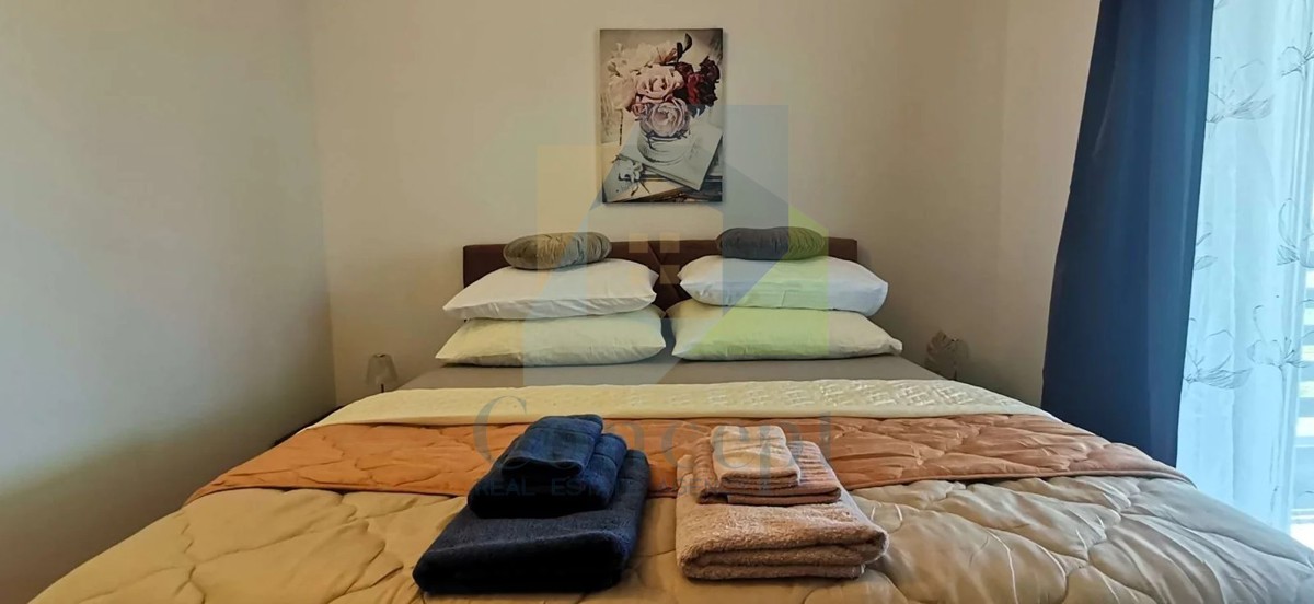 Poreč, okolica, Prostrana vila s 5 spalnicami in pogledom na morje, 4 km od morja