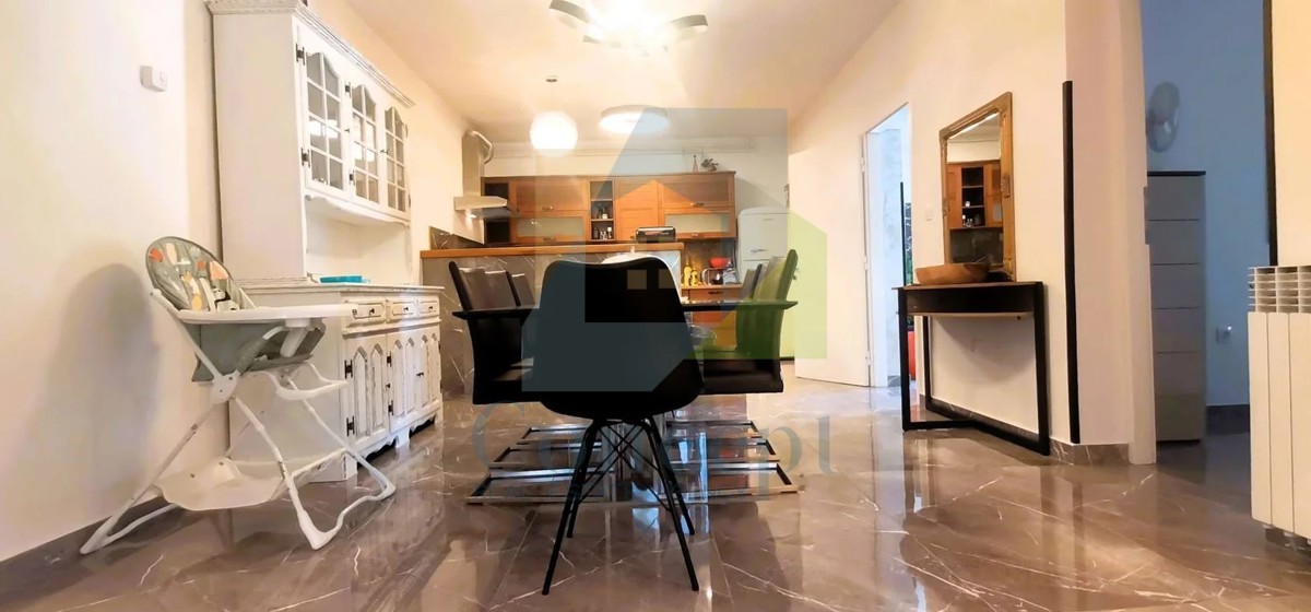 Poreč, okolica, Prostrana vila s 5 spalnicami in pogledom na morje, 4 km od morja