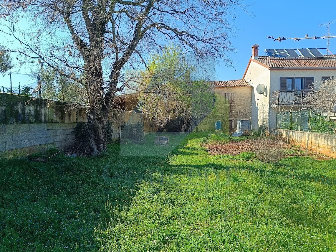 Poreč, okolica, Hiša za renovacijo na atraktivni lokaciji, 3 km od morja