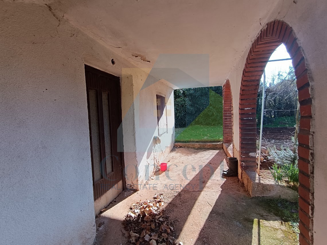 Poreč, okolica, Hiša za renovacijo na atraktivni lokaciji, 3 km od morja