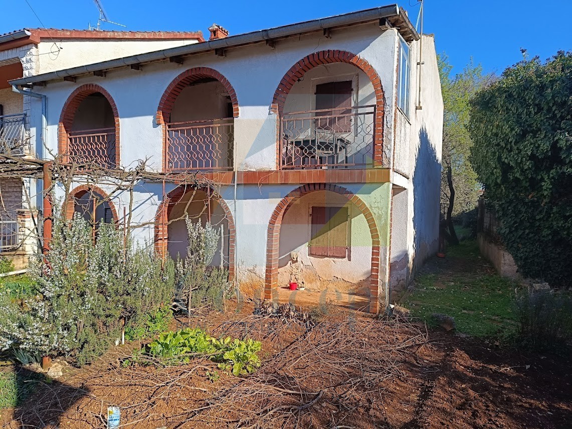 Poreč, okolica, Hiša za renovacijo na atraktivni lokaciji, 3 km od morja