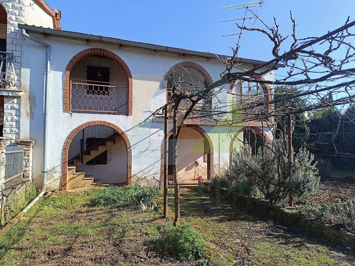 Poreč, okolica, Hiša za renovacijo na atraktivni lokaciji, 3 km od morja