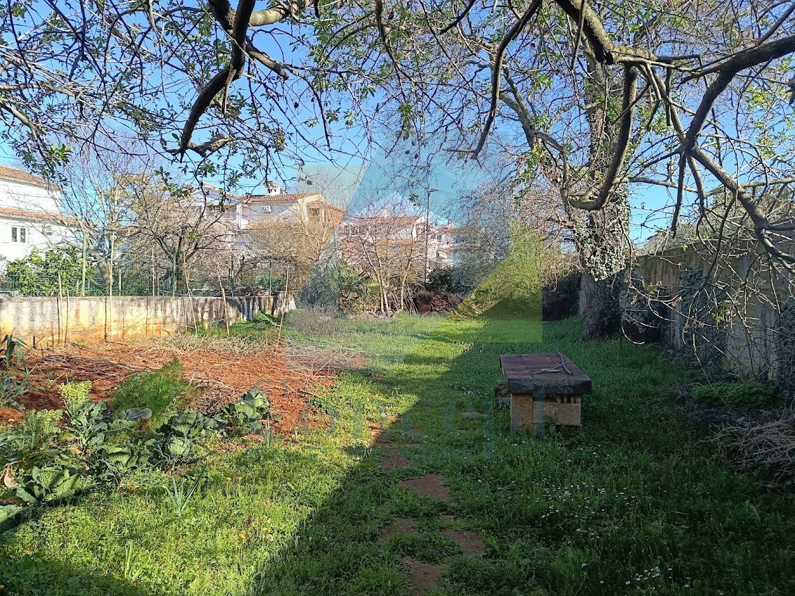 Poreč, okolica, Hiša za renovacijo na atraktivni lokaciji, 3 km od morja