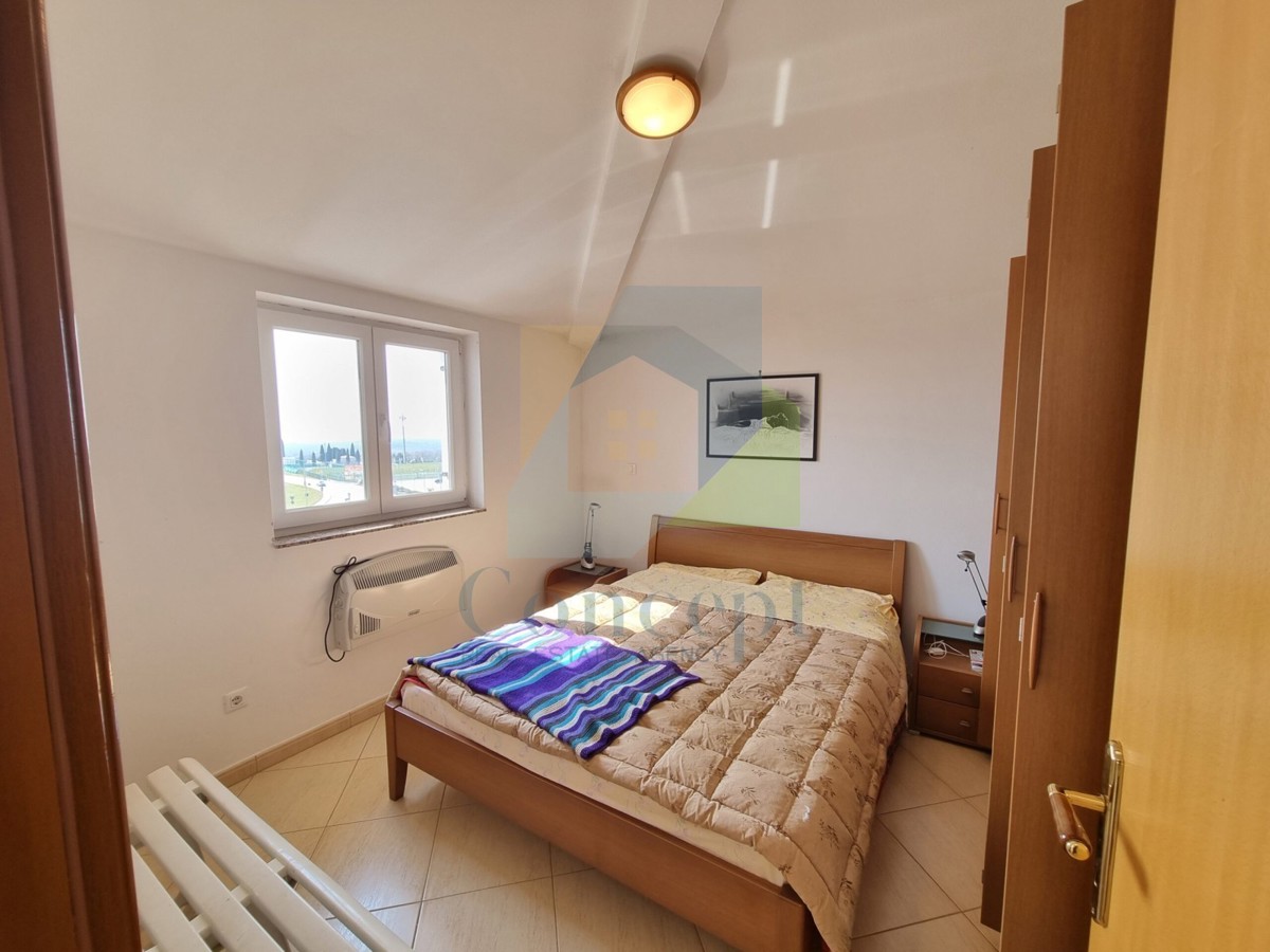 Poreč, okolica, Stan na drugem nadstropju z galerijo in pogledom na morje, 2 km od morja