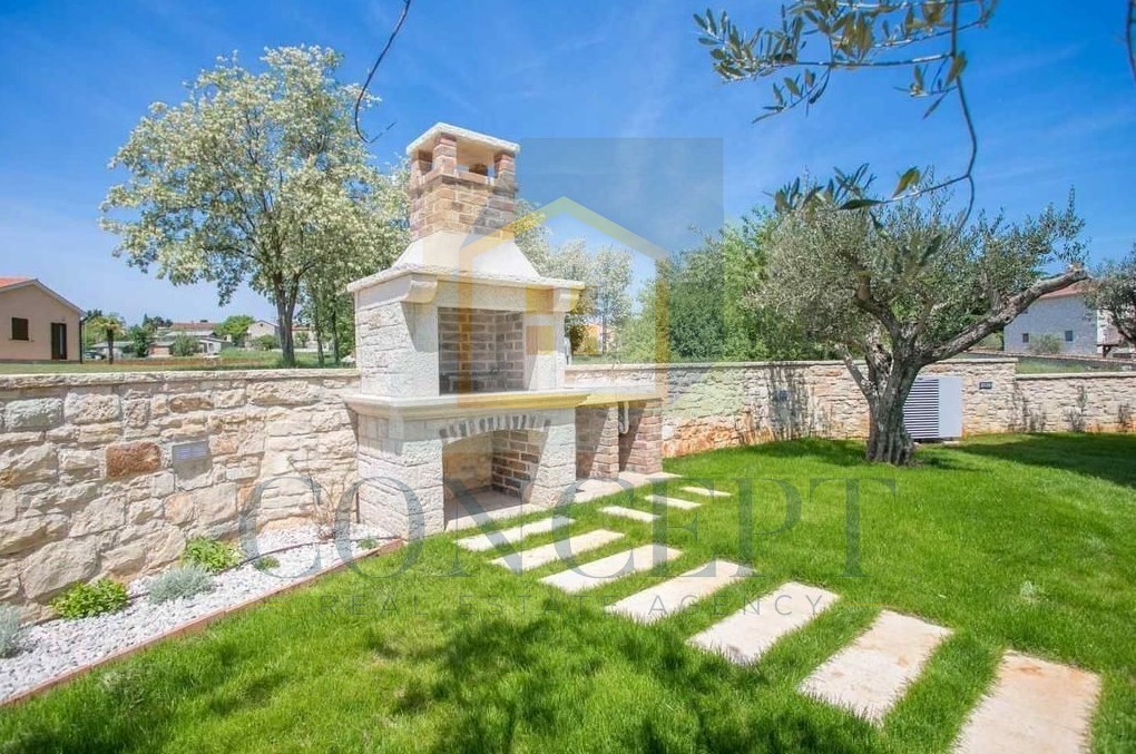 Poreč, okolica, Šarmantna vila s bazenom na odlični lokaciji, 10 km od morja