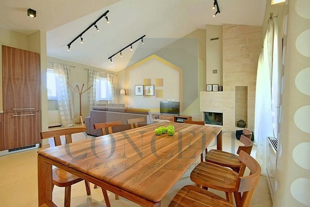 Poreč, okolica, Šarmantna vila s bazenom na odlični lokaciji, 10 km od morja