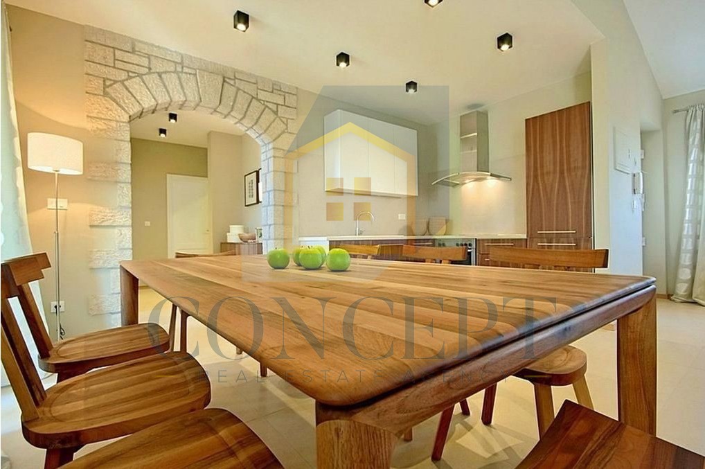 Poreč, okolica, Šarmantna vila s bazenom na odlični lokaciji, 10 km od morja