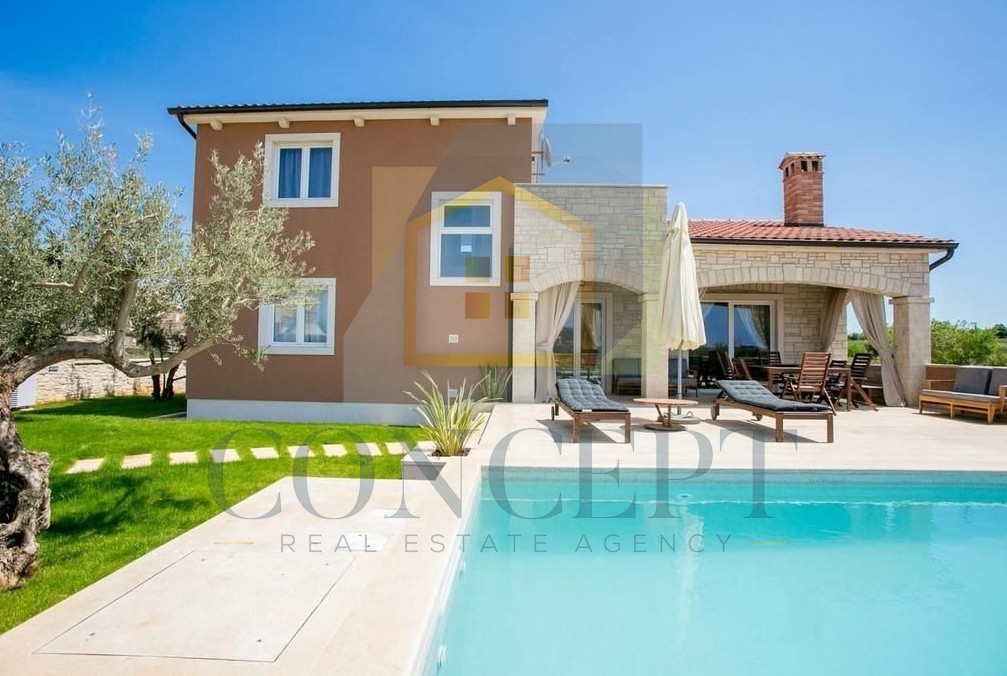 Poreč, okolica, Šarmantna vila s bazenom na odlični lokaciji, 10 km od morja