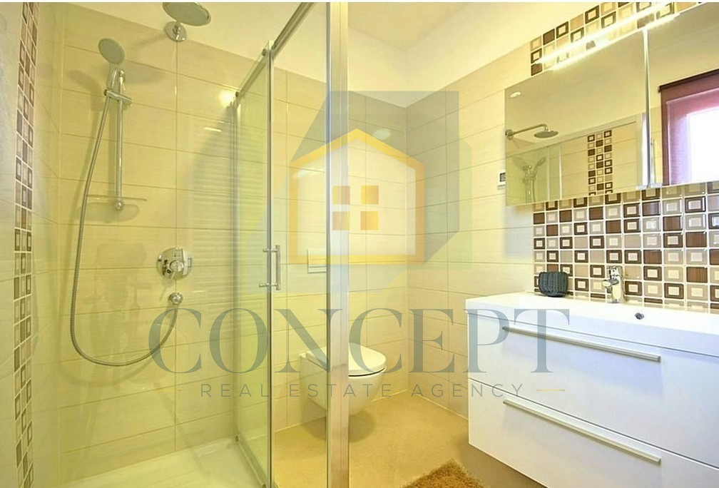 Poreč, okolica, Šarmantna vila s bazenom na odlični lokaciji, 10 km od morja