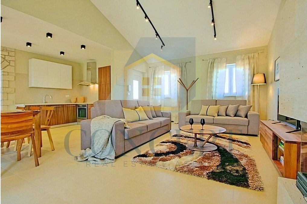 Poreč, okolica, Šarmantna vila s bazenom na odlični lokaciji, 10 km od morja