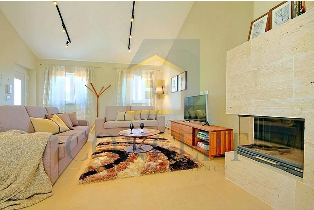 Poreč, okolica, Šarmantna vila s bazenom na odlični lokaciji, 10 km od morja