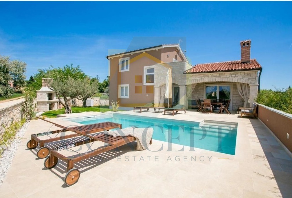 Poreč, okolica, Šarmantna vila s bazenom na odlični lokaciji, 10 km od morja