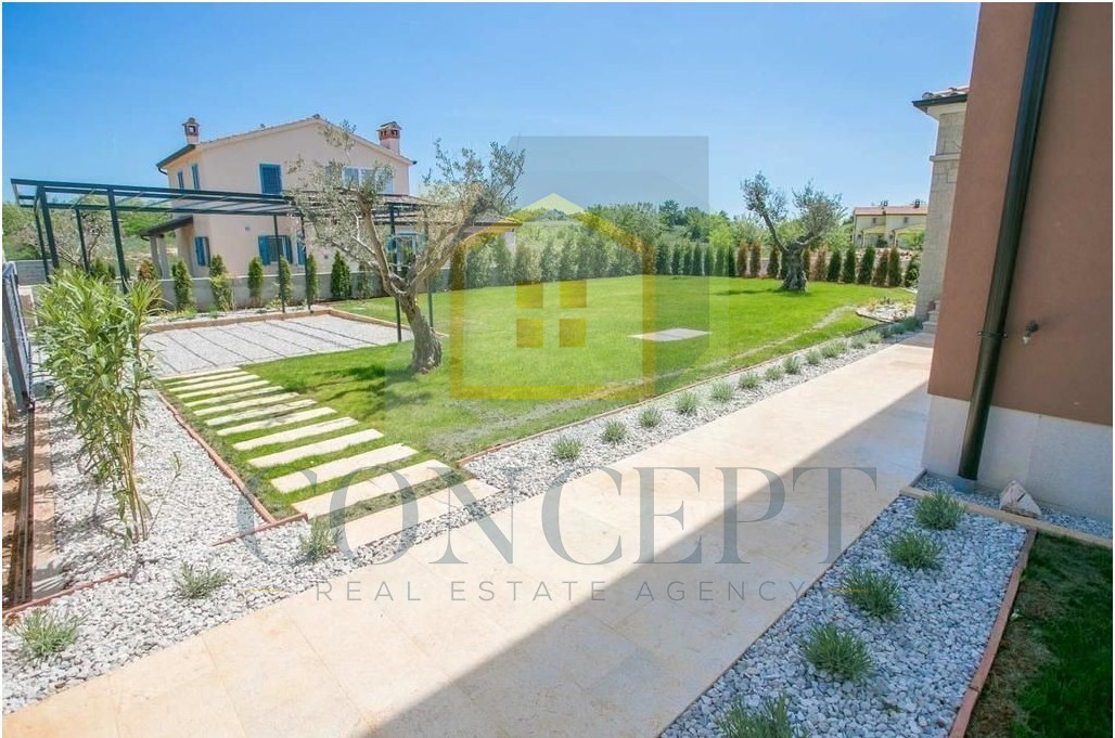 Poreč, okolica, Šarmantna vila s bazenom na odlični lokaciji, 10 km od morja