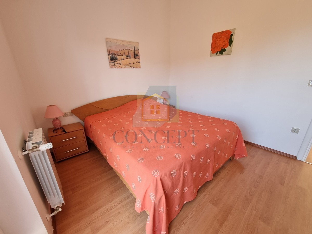 Poreč, okolica, Hiša na koncu niza z vrtom na odlični lokaciji, 3 km od morja