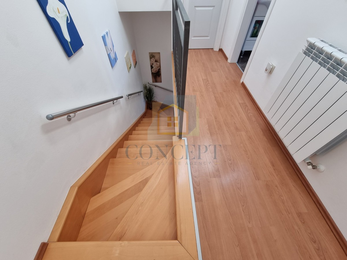 Poreč, okolica, Hiša na koncu niza z vrtom na odlični lokaciji, 3 km od morja