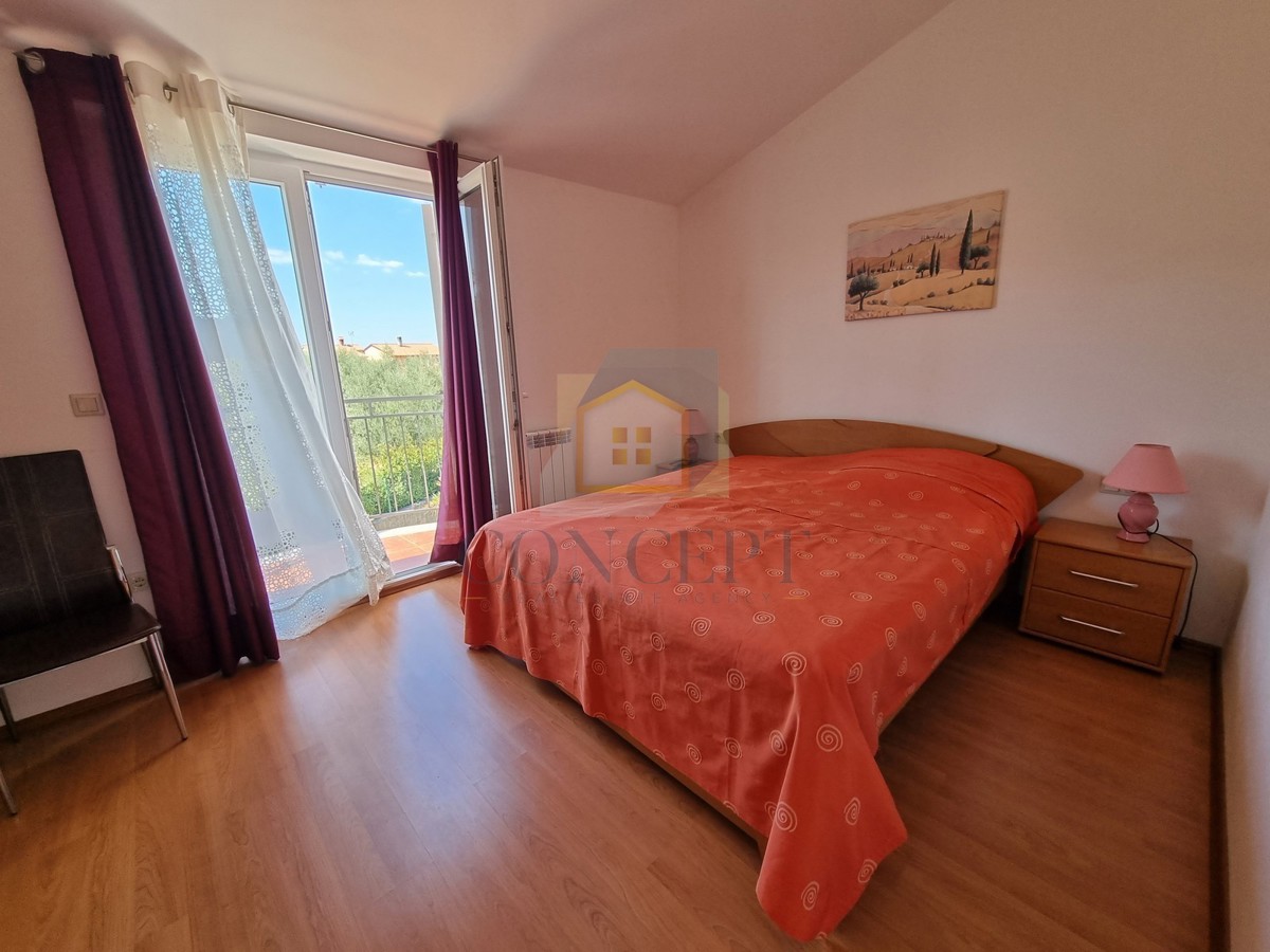 Poreč, okolica, Hiša na koncu niza z vrtom na odlični lokaciji, 3 km od morja