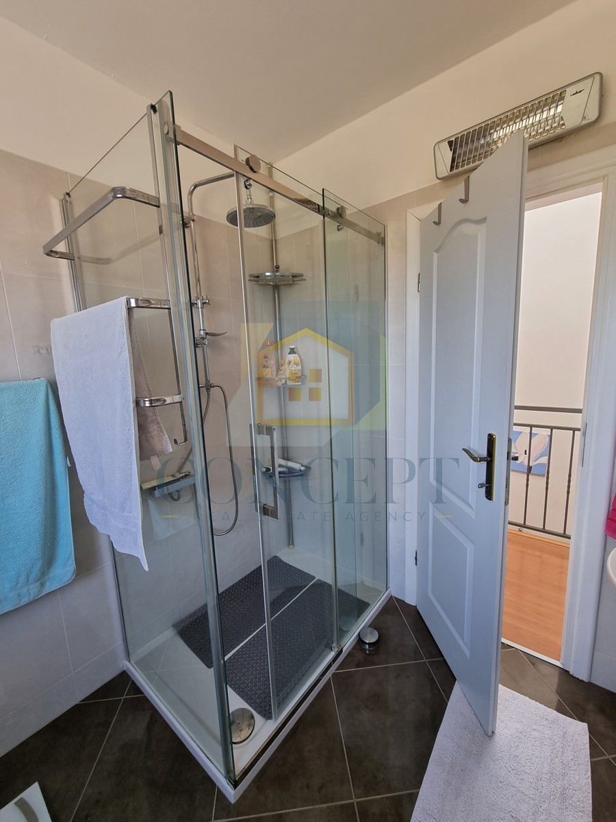 Poreč, okolica, Hiša na koncu niza z vrtom na odlični lokaciji, 3 km od morja