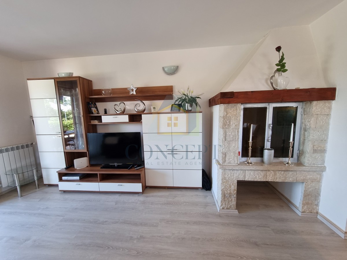 Poreč, okolica, Hiša na koncu niza z vrtom na odlični lokaciji, 3 km od morja