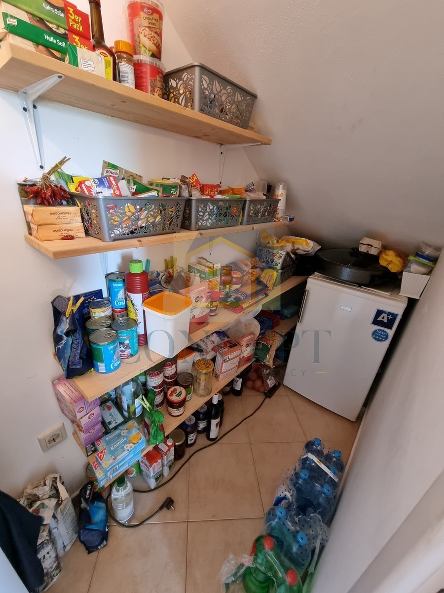 Poreč, okolica, Hiša na koncu niza z vrtom na odlični lokaciji, 3 km od morja