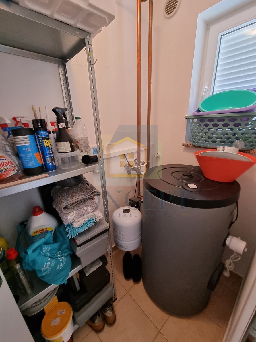 Poreč, okolica, Hiša na koncu niza z vrtom na odlični lokaciji, 3 km od morja