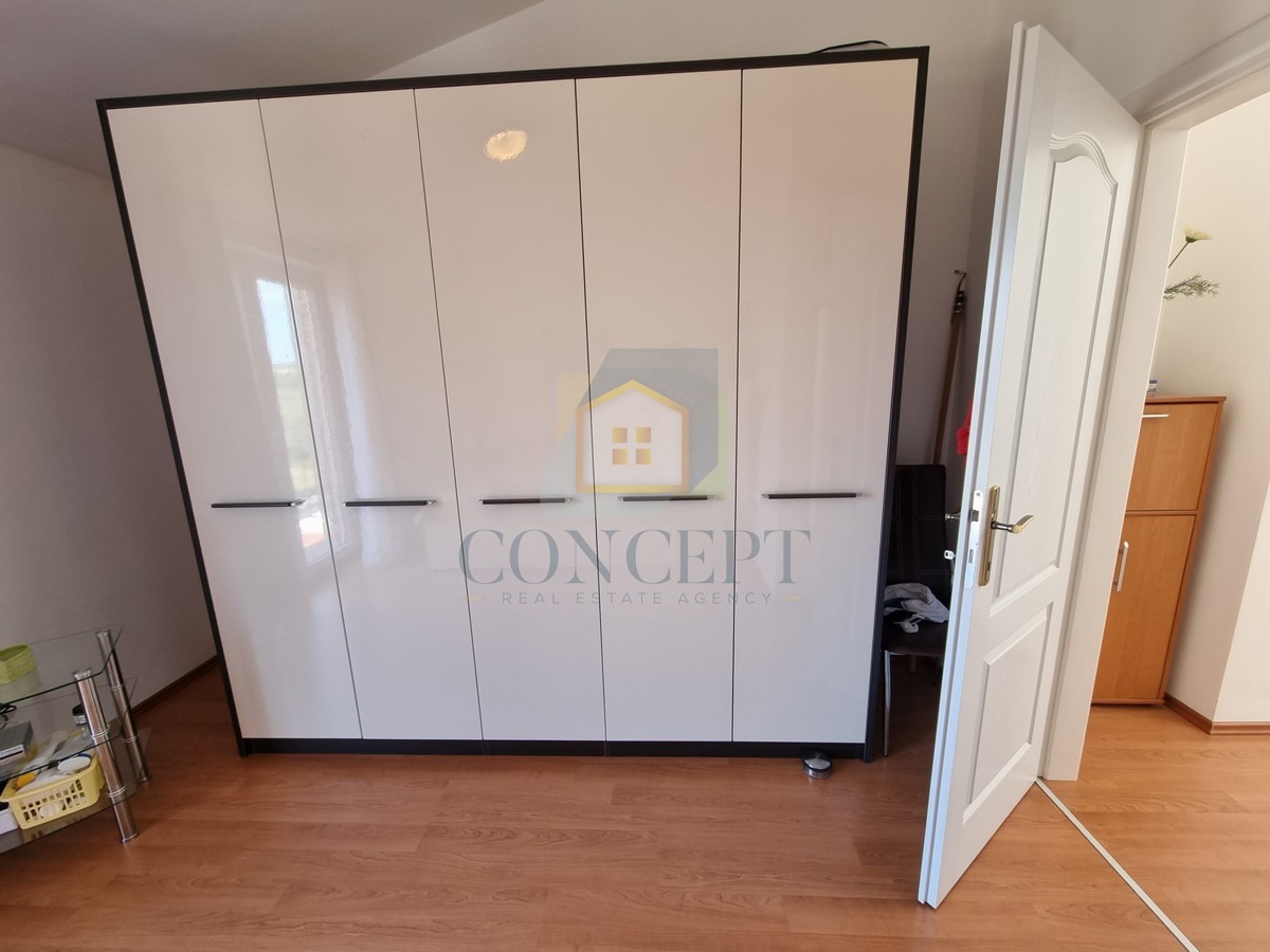 Poreč, okolica, Hiša na koncu niza z vrtom na odlični lokaciji, 3 km od morja