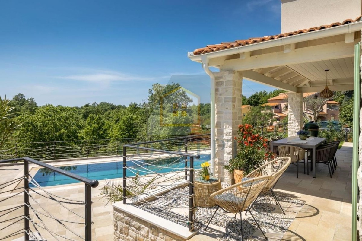 Poreč, okolica, Impozantna vila na mirni lokaciji, 20 km od morja