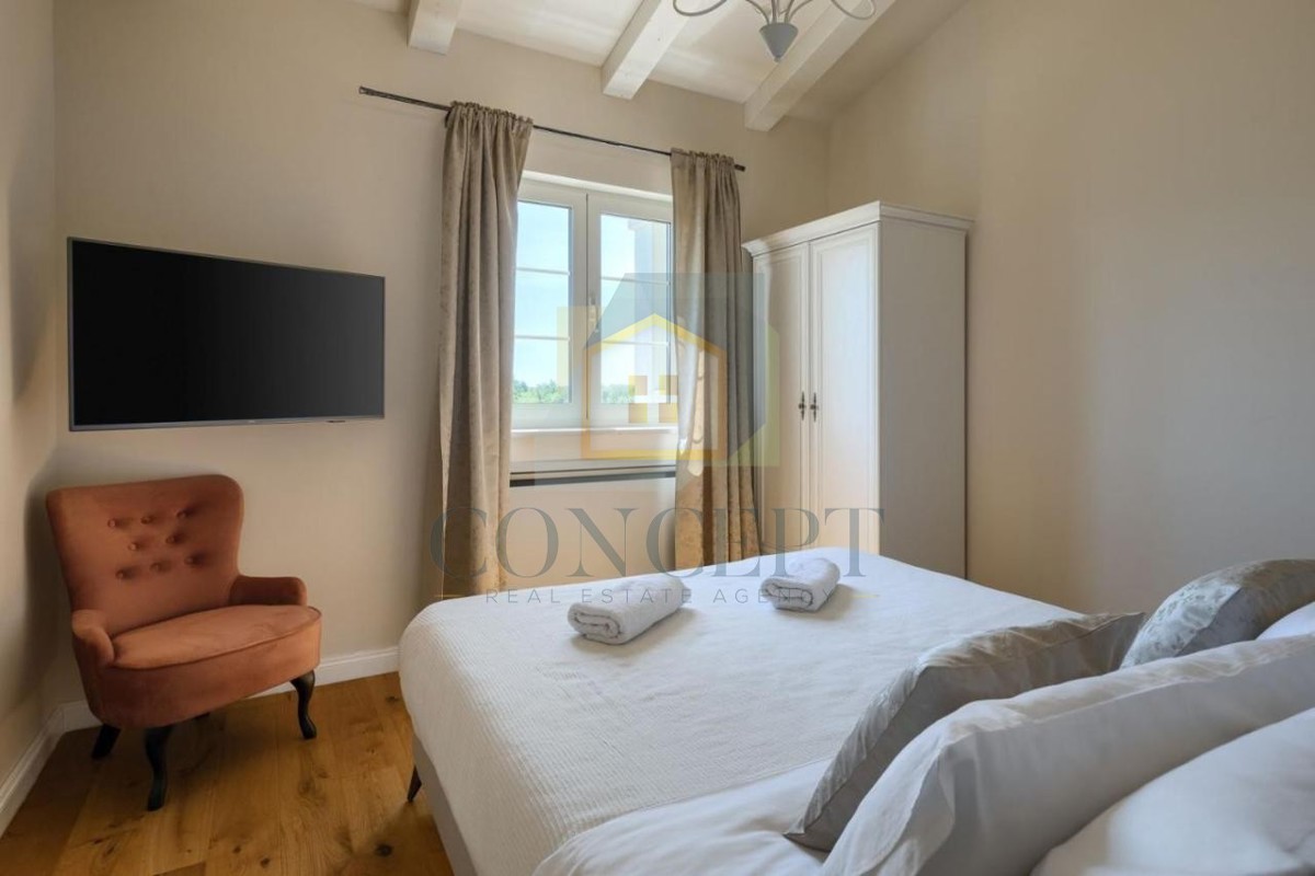 Poreč, okolica, Impozantna vila na mirni lokaciji, 20 km od morja