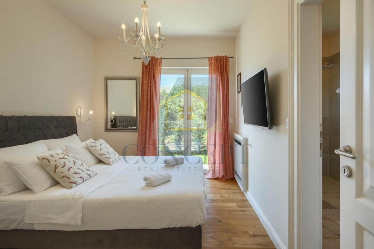 Poreč, okolica, Impozantna vila na mirni lokaciji, 20 km od morja