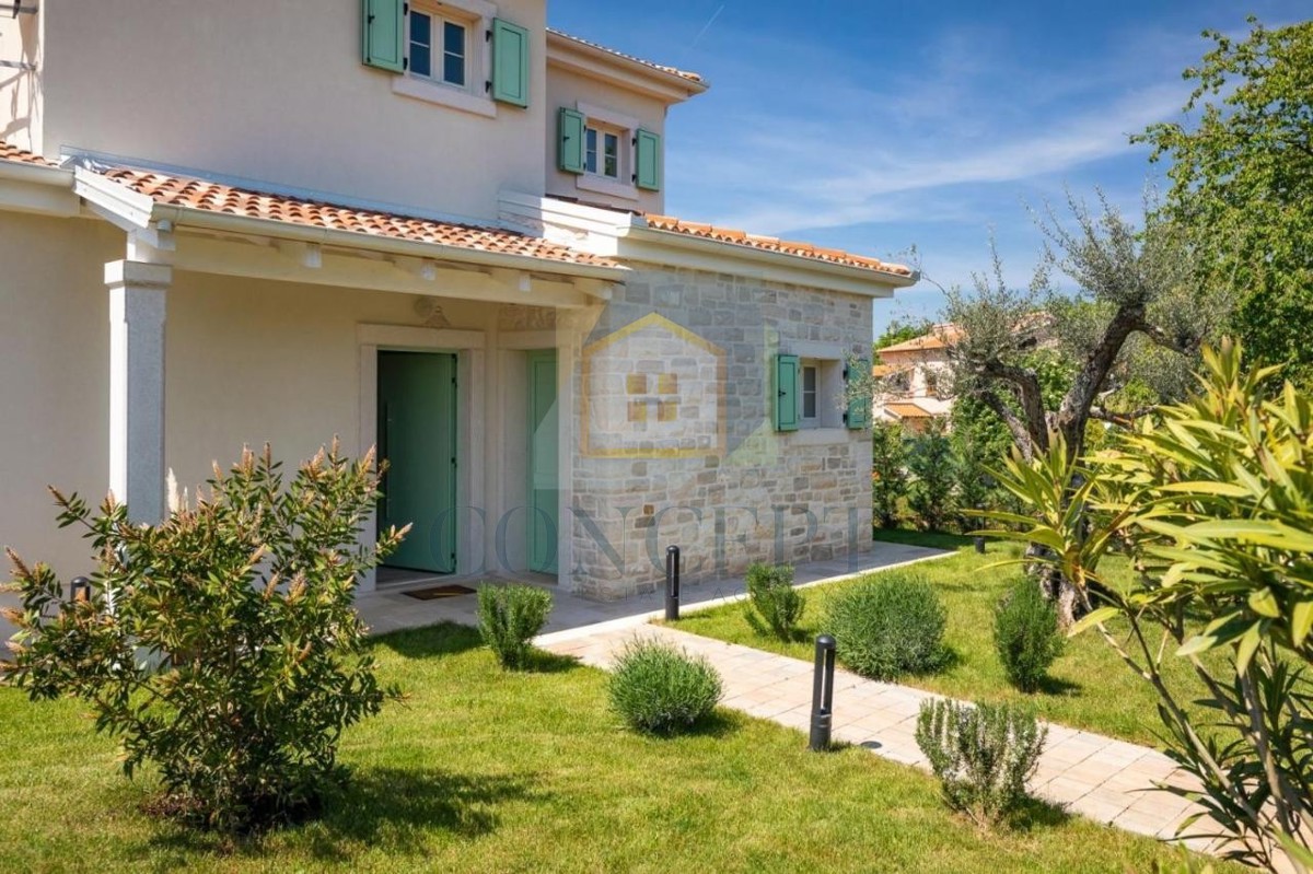 Poreč, okolica, Impozantna vila na mirni lokaciji, 20 km od morja