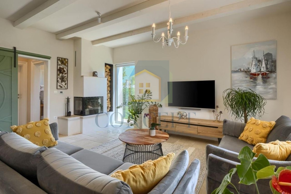 Poreč, okolica, Impozantna vila na mirni lokaciji, 20 km od morja