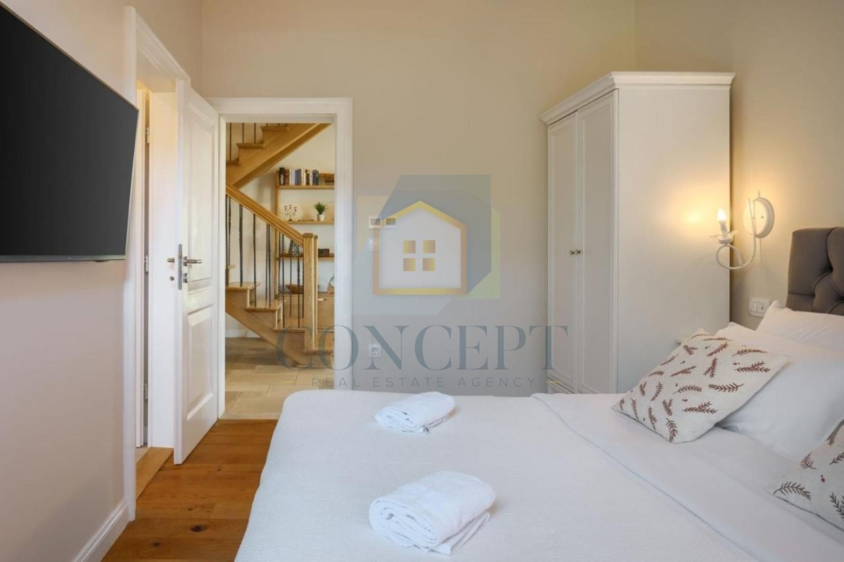 Poreč, okolica, Impozantna vila na mirni lokaciji, 20 km od morja