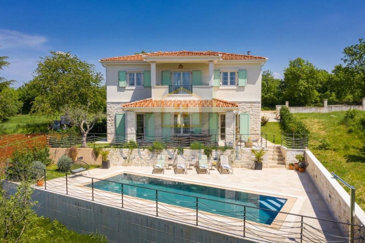 Poreč, okolica, Impozantna vila na mirni lokaciji, 20 km od morja