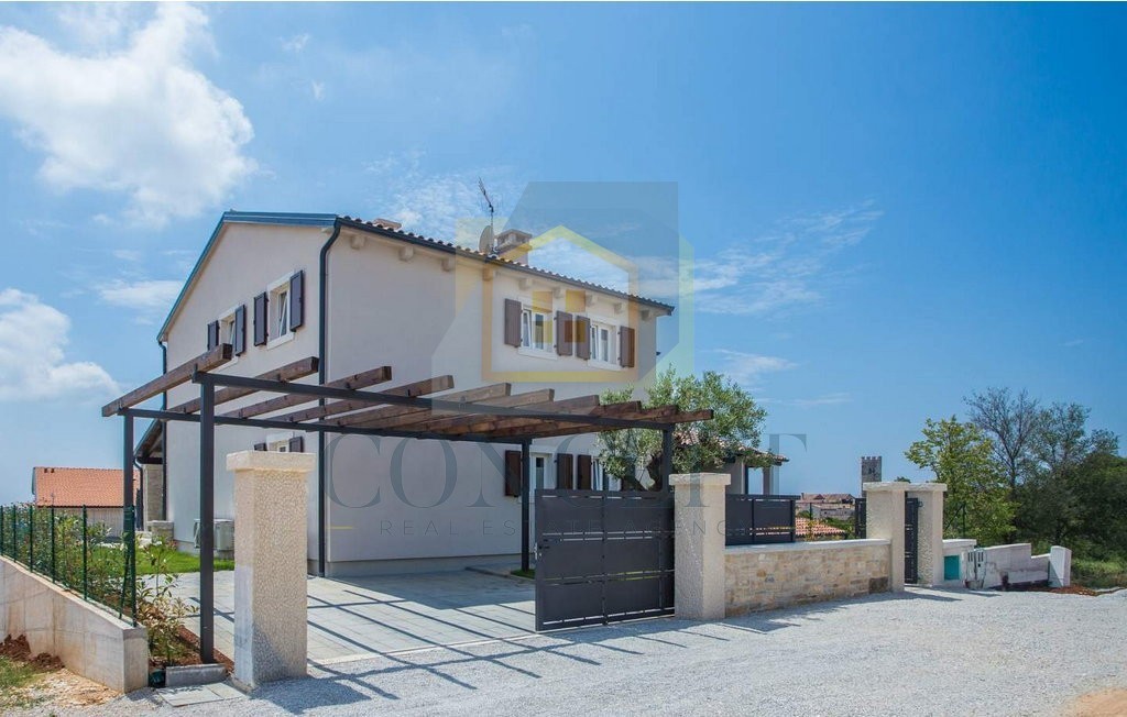 Poreč, okolica, Prekrasna vila s 4 spalnice na lepi lokaciji, 15 km od morja