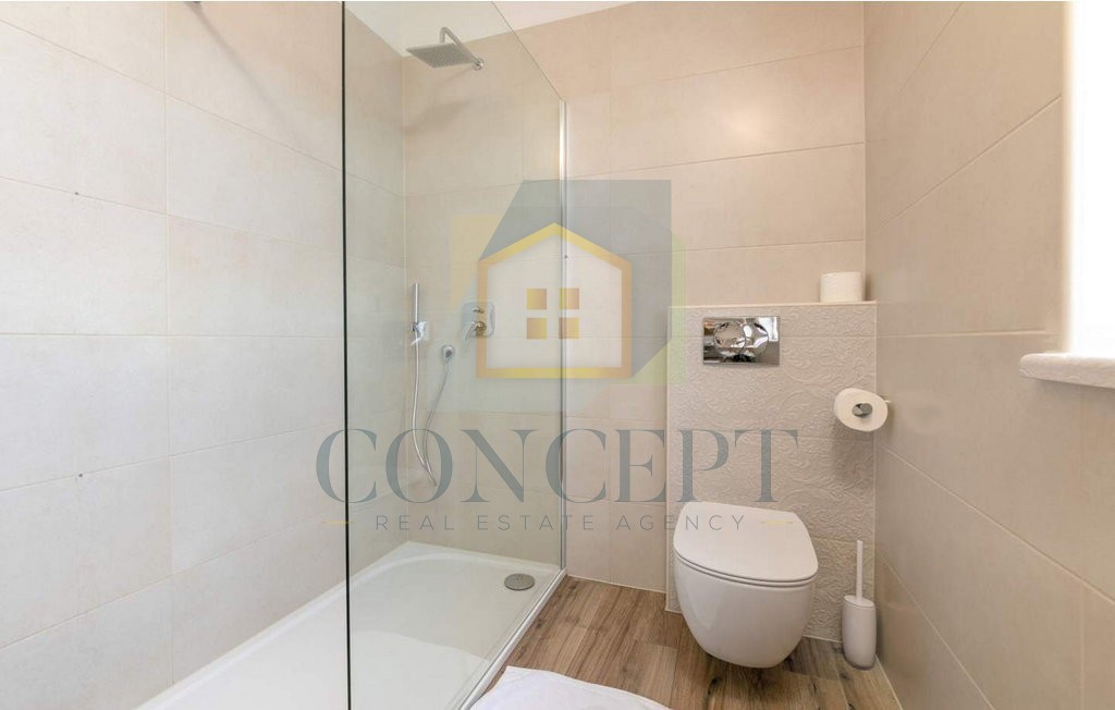 Poreč, okolica, Prekrasna vila s 4 spalnice na lepi lokaciji, 15 km od morja