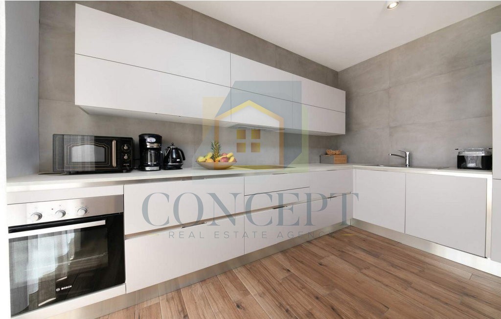 Poreč, okolica, Prekrasna vila s 4 spalnice na lepi lokaciji, 15 km od morja