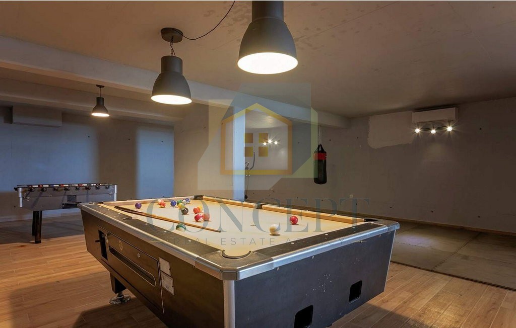 Poreč, okolica, Prekrasna vila s 4 spalnice na lepi lokaciji, 15 km od morja