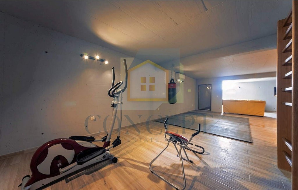 Poreč, okolica, Prekrasna vila s 4 spalnice na lepi lokaciji, 15 km od morja