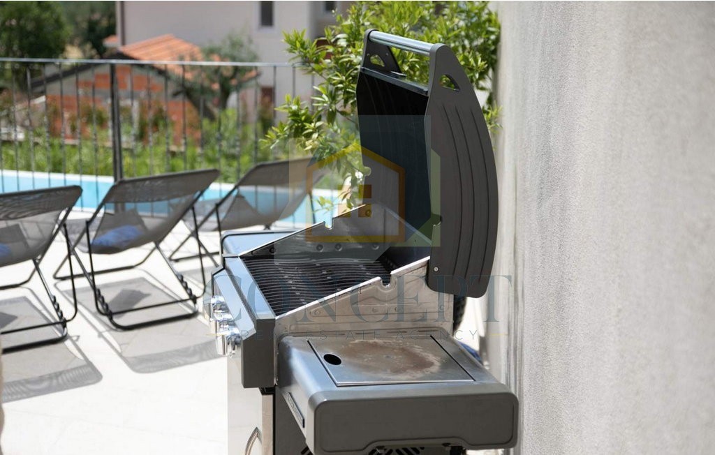 Poreč, okolica, Prekrasna vila s 4 spalnice na lepi lokaciji, 15 km od morja