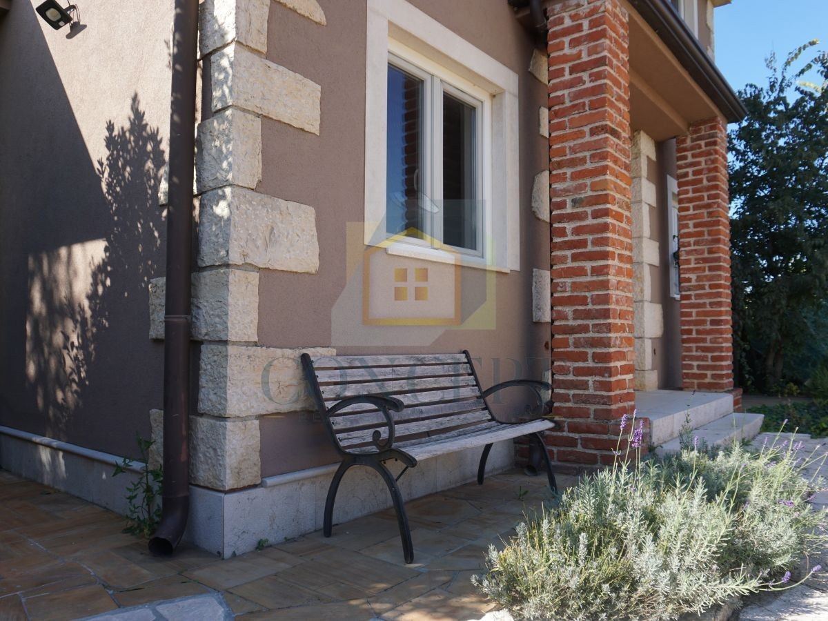 Poreč, Višnjan, okolica, Dvojna družinska hiša s bazenom, 13 km od morja