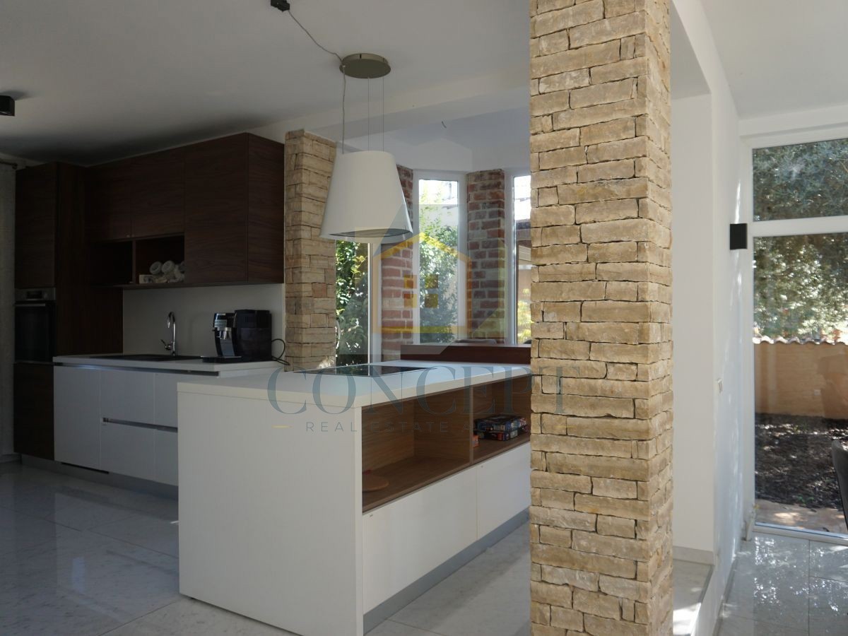 Poreč, Višnjan, okolica, Dvojna družinska hiša s bazenom, 13 km od morja