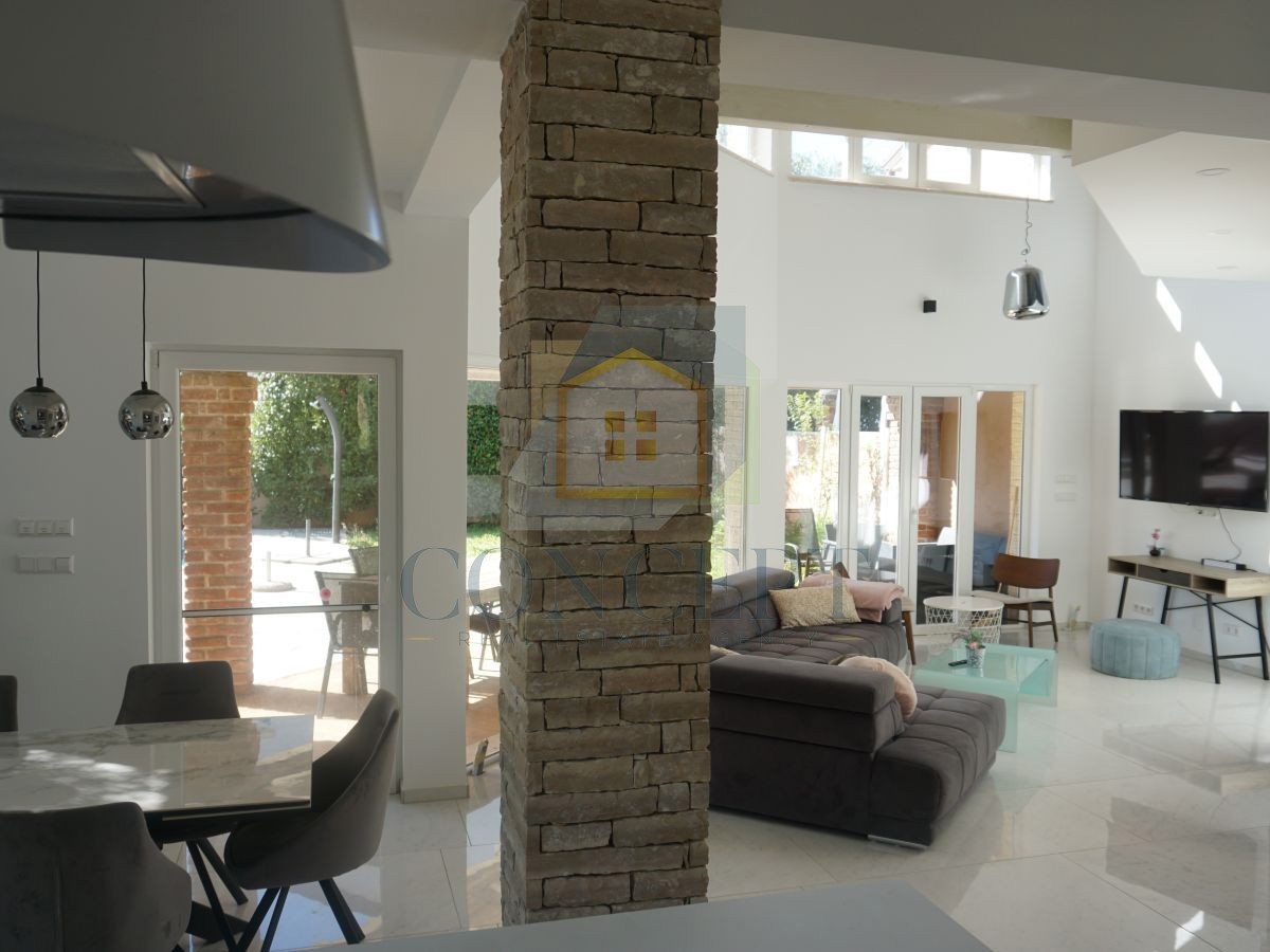 Poreč, Višnjan, okolica, Dvojna družinska hiša s bazenom, 13 km od morja