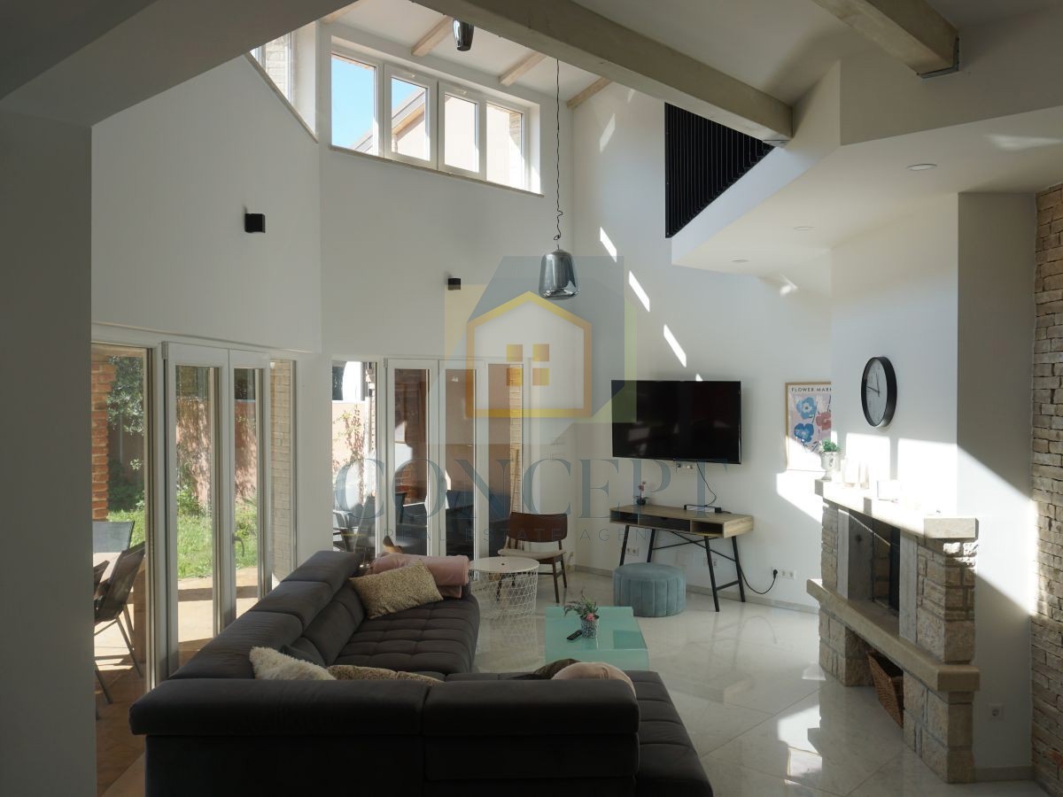 Poreč, Višnjan, okolica, Dvojna družinska hiša s bazenom, 13 km od morja