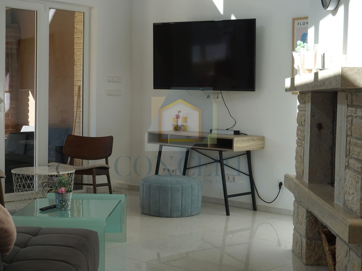 Poreč, Višnjan, okolica, Dvojna družinska hiša s bazenom, 13 km od morja