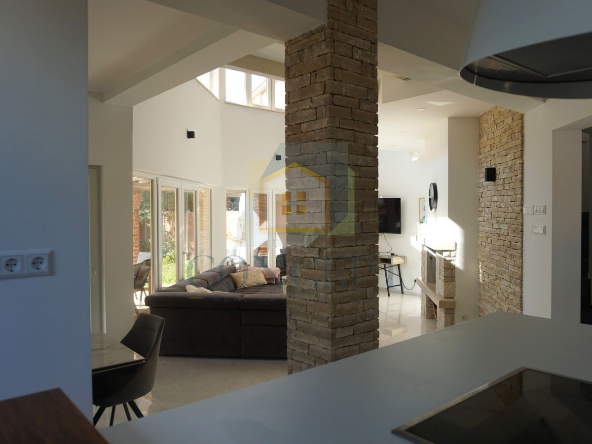 Poreč, Višnjan, okolica, Dvojna družinska hiša s bazenom, 13 km od morja