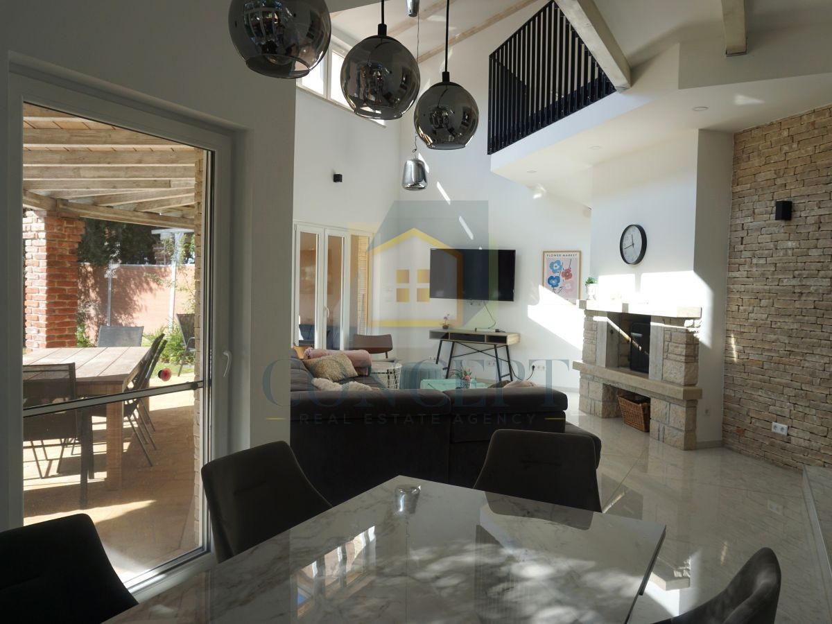 Poreč, Višnjan, okolica, Dvojna družinska hiša s bazenom, 13 km od morja