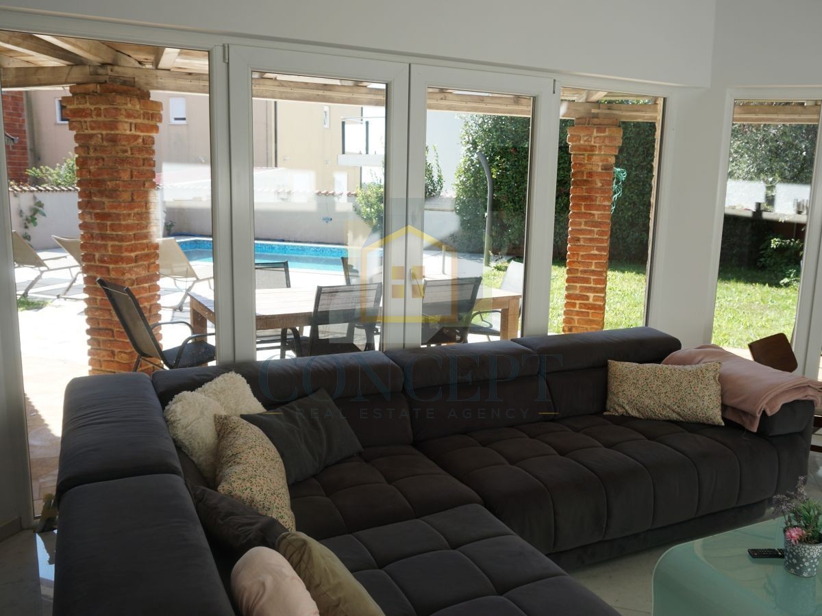 Poreč, Višnjan, okolica, Dvojna družinska hiša s bazenom, 13 km od morja