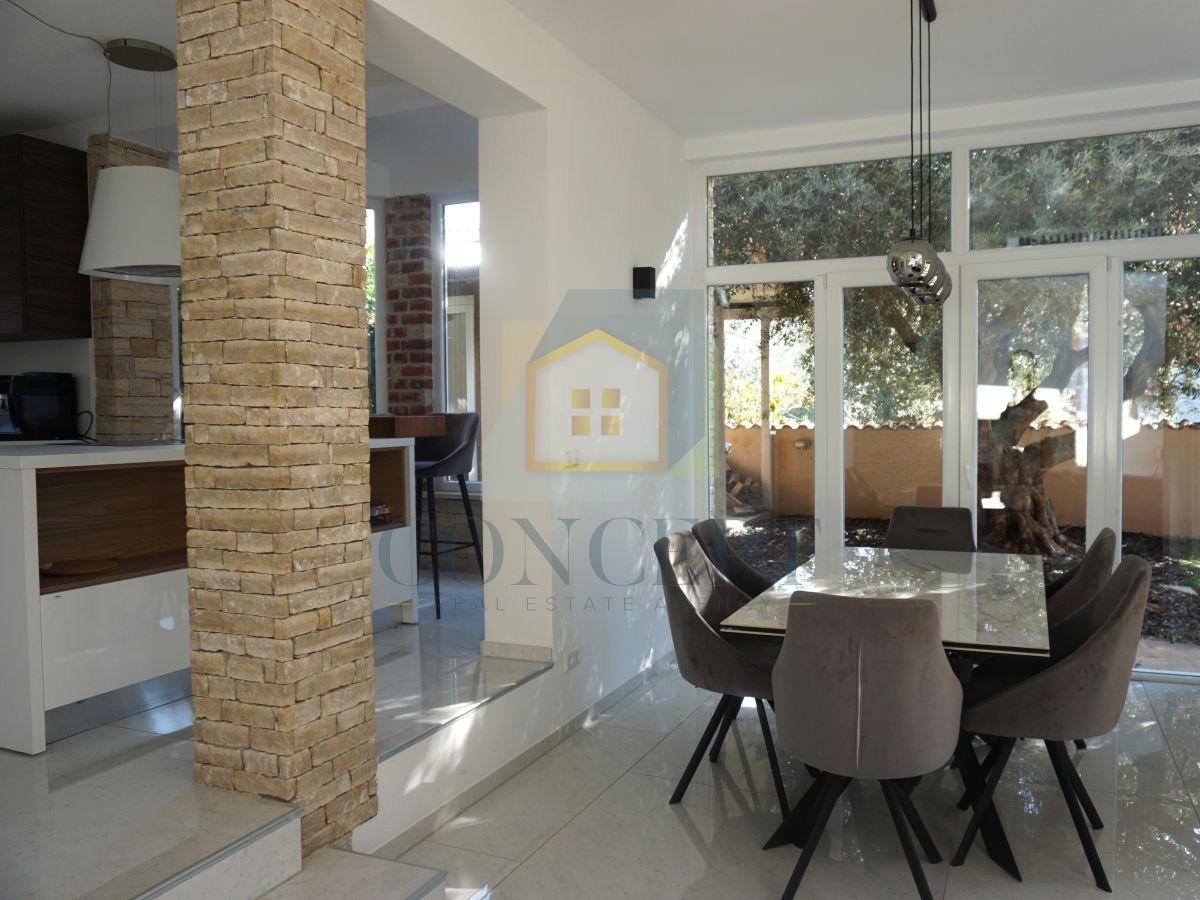 Poreč, Višnjan, okolica, Dvojna družinska hiša s bazenom, 13 km od morja