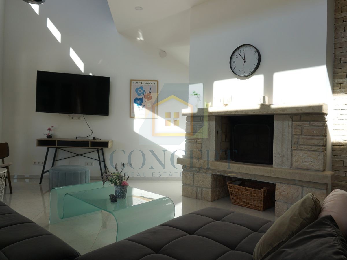 Poreč, Višnjan, okolica, Dvojna družinska hiša s bazenom, 13 km od morja