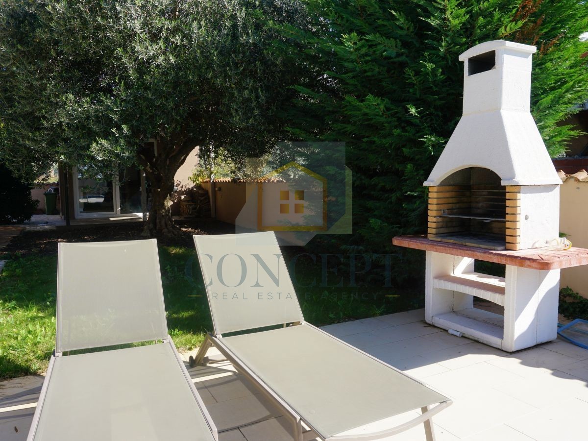 Poreč, Višnjan, okolica, Dvojna družinska hiša s bazenom, 13 km od morja