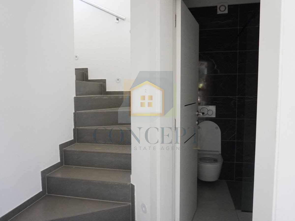 Poreč, Višnjan, okolica, Dvojna družinska hiša s bazenom, 13 km od morja